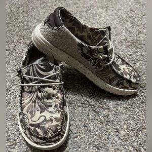 tooled leather looking Hey dudes!